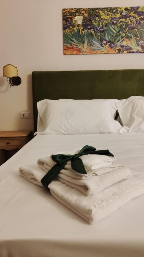 B&B Romeo Luxury Rooms CTA Exterior photo