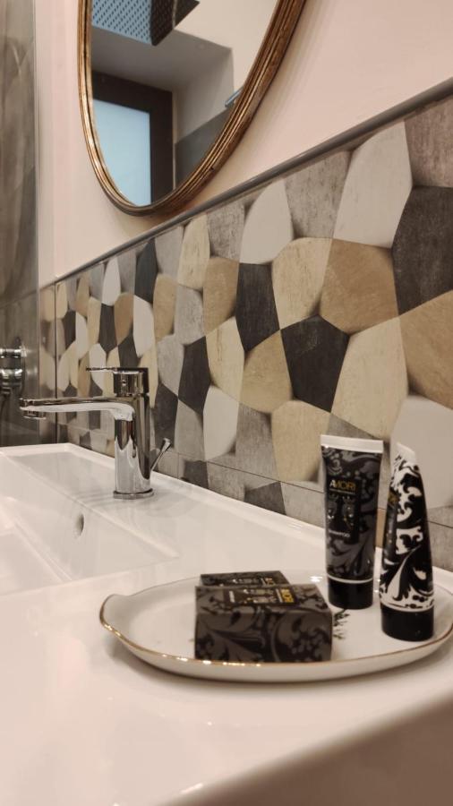 B&B Romeo Luxury Rooms CTA Exterior photo