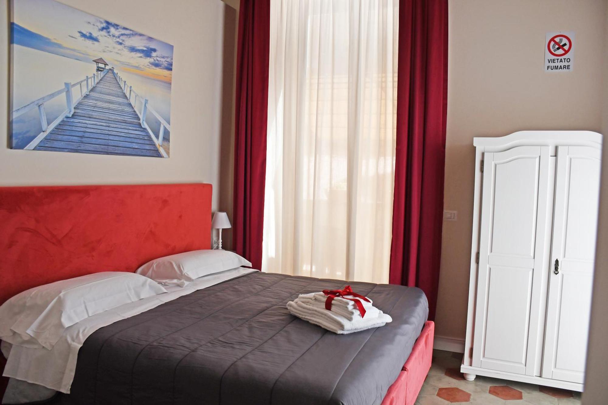 B&B Romeo Luxury Rooms CTA Exterior photo