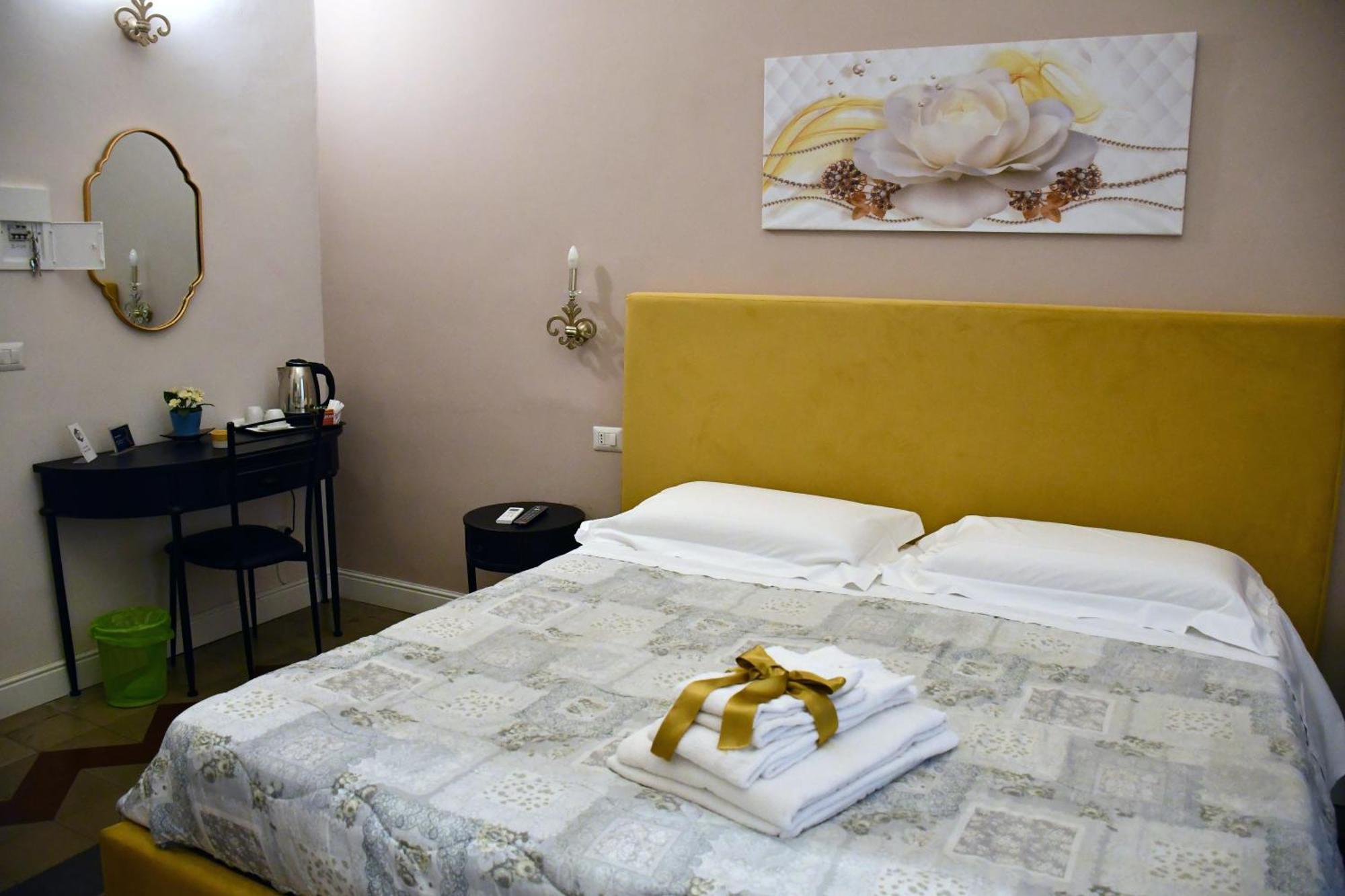 B&B Romeo Luxury Rooms CTA Exterior photo
