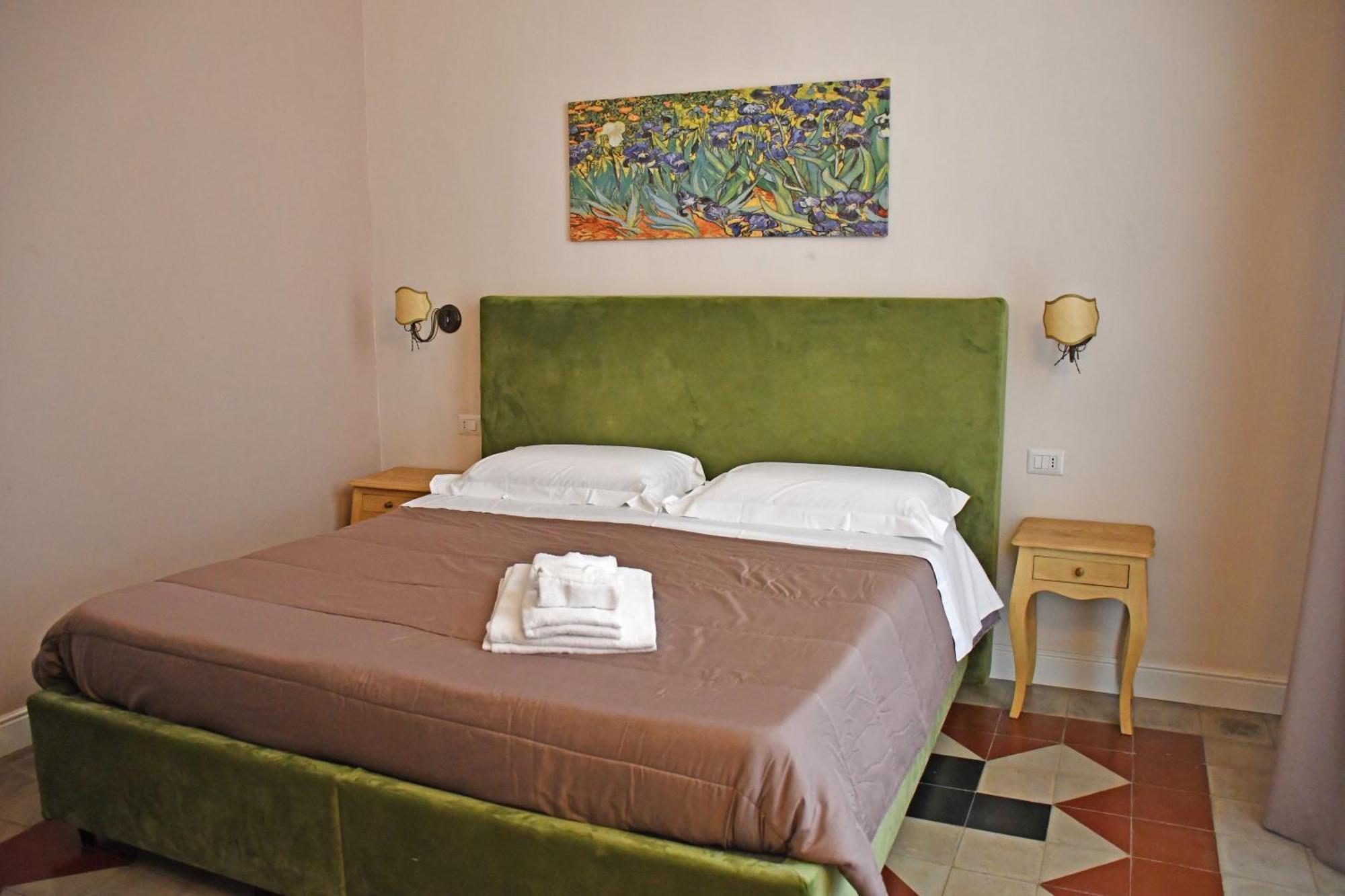 B&B Romeo Luxury Rooms CTA Exterior photo